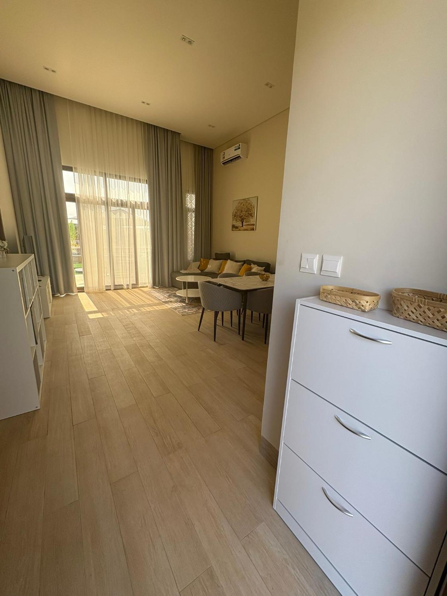Davelin, Hawana Villa *